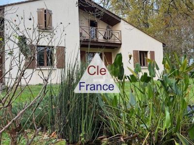 Beautiful Detached House with Landscaped Garden