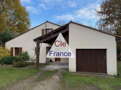 Beautiful Detached House with Landscaped Garden
