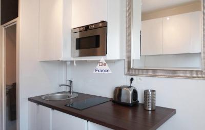 Lot De 2 Chambres De Service Au Derniere Etage - Ascenseur
