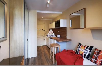 Lot De 2 Chambres De Service Au Derniere Etage - Ascenseur