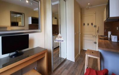 Lot De 2 Chambres De Service Au Derniere Etage - Ascenseur