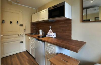Lot De 2 Chambres De Service Au Derniere Etage - Ascenseur