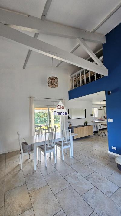 Detached Villa with Garden Close to the Coast