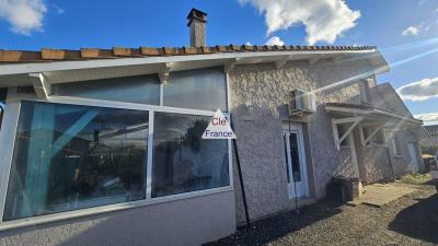 Detached Villa with Garden Close to the Coast