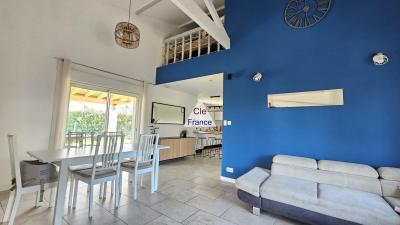 Detached Villa with Garden Close to the Coast