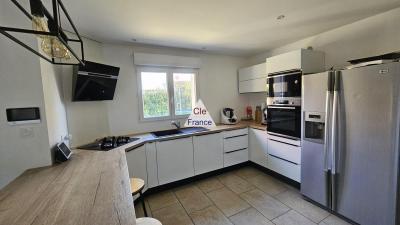 Detached Villa with Garden Close to the Coast
