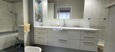 Apartment in Heart of Town