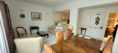 Apartment in Heart of Town