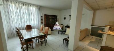 Apartment in Heart of Town