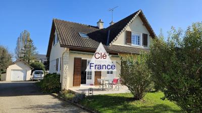 Beautiful Detached House with Garden