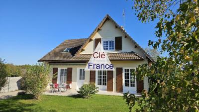 Beautiful Detached House with Garden