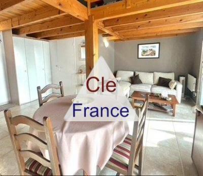 Duplex Apartment a Stone's Throw from the Beach