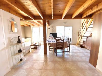 Duplex Apartment a Stone's Throw from the Beach