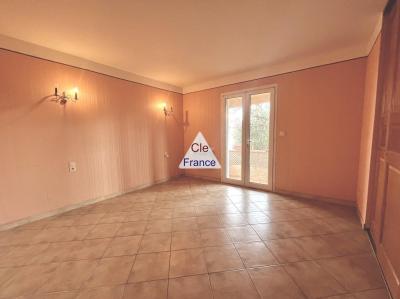 Detached Villa Not Far from the Coaet