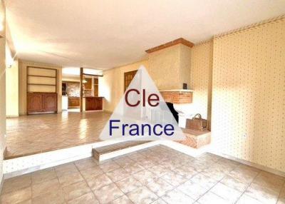 Detached Villa Not Far from the Coaet