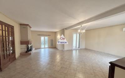 Detached Villa Not Far from the Coaet