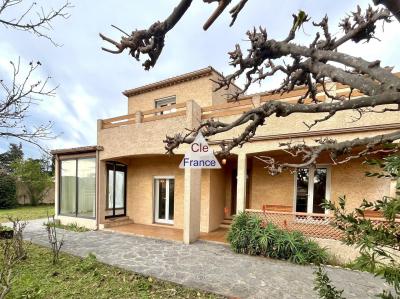 Detached Villa Not Far from the Coaet