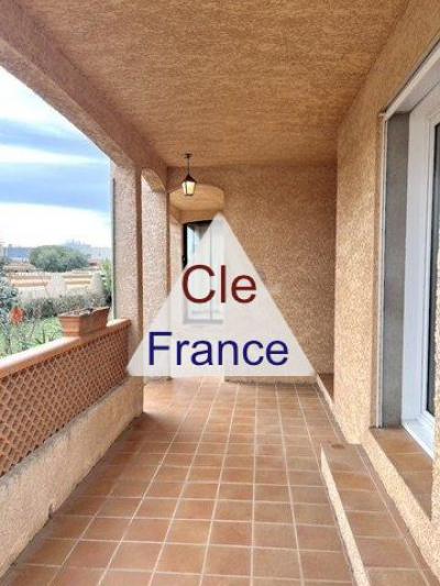 Detached Villa Not Far from the Coaet