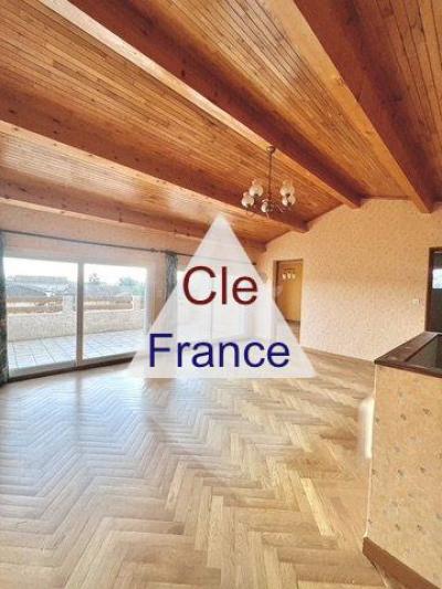 Detached Villa Not Far from the Coaet