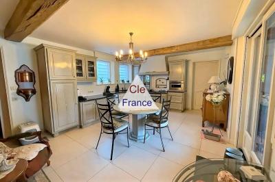 Exceptional Detached House with Lake in 1.5 Hectares