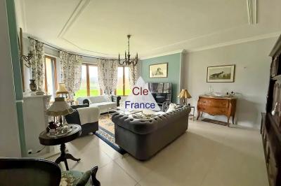 Exceptional Detached House with Lake in 1.5 Hectares