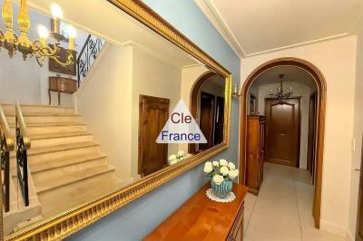 Exceptional Detached House with Lake in 1.5 Hectares