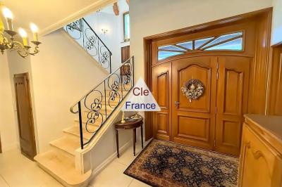 Exceptional Detached House with Lake in 1.5 Hectares