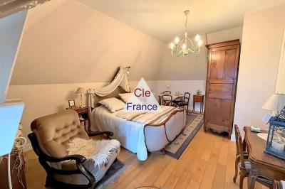 Exceptional Detached House with Lake in 1.5 Hectares