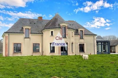 Exceptional Detached House with Lake in 1.5 Hectares
