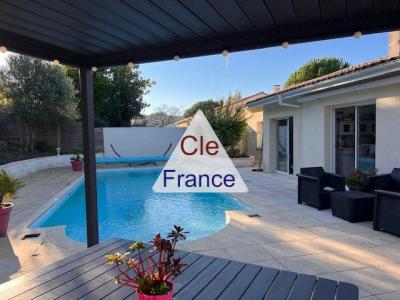 Segonzac - Maison 5 Chambres Avec Piscine