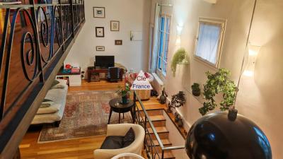 Bien Rare Situe En Arriere Cour, Une Maison De Charme Avec Terrasse Et Local Independant.