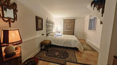 Bien Rare Situe En Arriere Cour, Une Maison De Charme Avec Terrasse Et Local Independant.