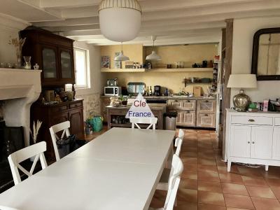 Balzac. Tres Belle Maison Charentaise Renovee De Type 7 Pieces Sur Une Parcelle De 1076ma