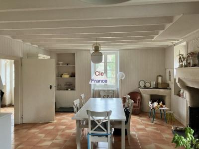 Balzac. Tres Belle Maison Charentaise Renovee De Type 7 Pieces Sur Une Parcelle De 1076ma