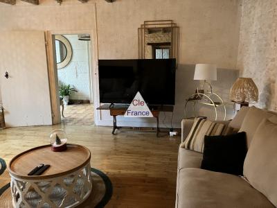 Balzac. Tres Belle Maison Charentaise Renovee De Type 7 Pieces Sur Une Parcelle De 1076ma