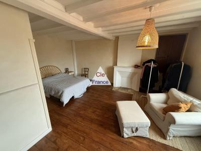 Balzac. Tres Belle Maison Charentaise Renovee De Type 7 Pieces Sur Une Parcelle De 1076ma