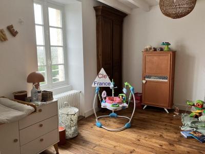 Balzac. Tres Belle Maison Charentaise Renovee De Type 7 Pieces Sur Une Parcelle De 1076ma