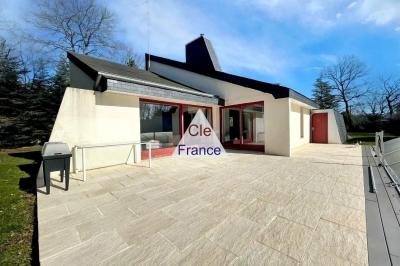 Maison D\'architecte De 237 M2 Au Sol -170 M2 Carrez- Au Calme Avec Piscine, Sur Parcelle Boisee- 50