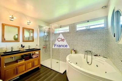 Maison D\'architecte De 237 M2 Au Sol -170 M2 Carrez- Au Calme Avec Piscine, Sur Parcelle Boisee- 50