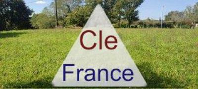 A Vendre Terrain Constructible D\'environ 1500 M2 Dans Un Cadre Paisible