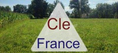 A Vendre Terrain Constructible D\'environ 1500 M2 Dans Un Cadre Paisible