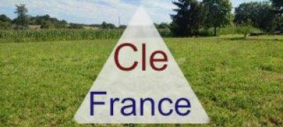 A Vendre Terrain Constructible D\'environ 1500 M2 Dans Un Cadre Paisible