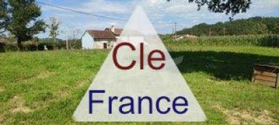 A Vendre Terrain Constructible D\'environ 1500 M2 Dans Un Cadre Paisible