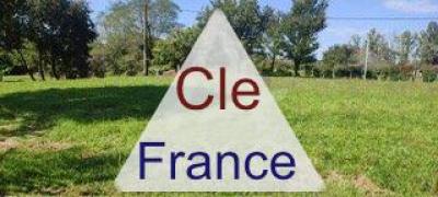 A Vendre Terrain Constructible D\'environ 1500 M2 Dans Un Cadre Paisible