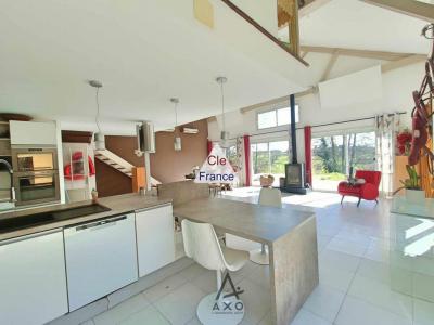 Propriete Avec 2 Maisons Grange Et Piscine