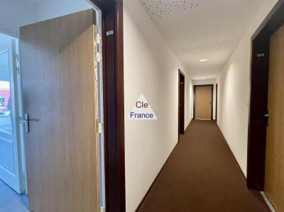 Appartement De T 2 Surface De 34 M2 , Au 3 Eme Etage Dans Immeuble Recent Avec Ascenseur Entre Le Qu