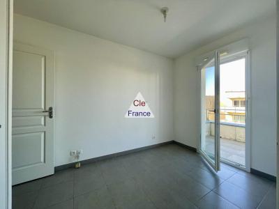 Appartement De T 2 Surface De 34 M2 , Au 3 Eme Etage Dans Immeuble Recent Avec Ascenseur Entre Le Qu