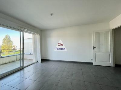 Appartement De T 2 Surface De 34 M2 , Au 3 Eme Etage Dans Immeuble Recent Avec Ascenseur Entre Le Qu