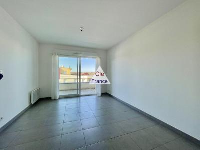 Appartement De T 2 Surface De 34 M2 , Au 3 Eme Etage Dans Immeuble Recent Avec Ascenseur Entre Le Qu