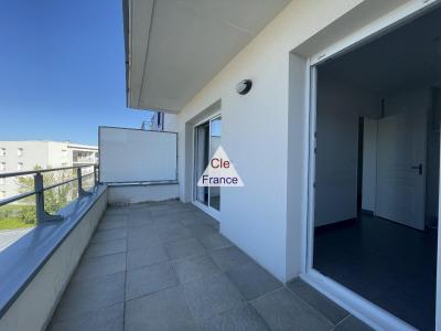Appartement De T 2 Surface De 34 M2 , Au 3 Eme Etage Dans Immeuble Recent Avec Ascenseur Entre Le Qu